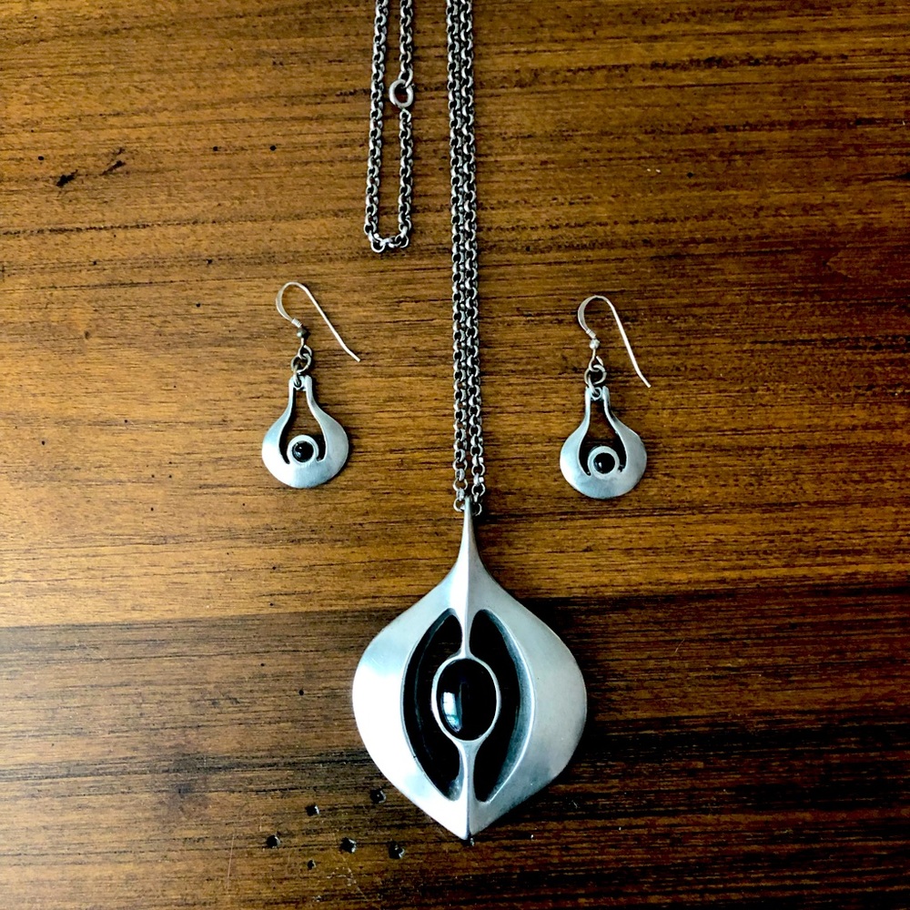 RARE HILLESTAD NORSKTINN 512 Signed Pewter and Onyx Pendant and Earrings set-MCM